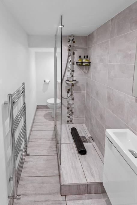 לית'ם סנט אנס Newly Refurbed, Central Apartment With Free Parking And Hot Tub מראה חיצוני תמונה